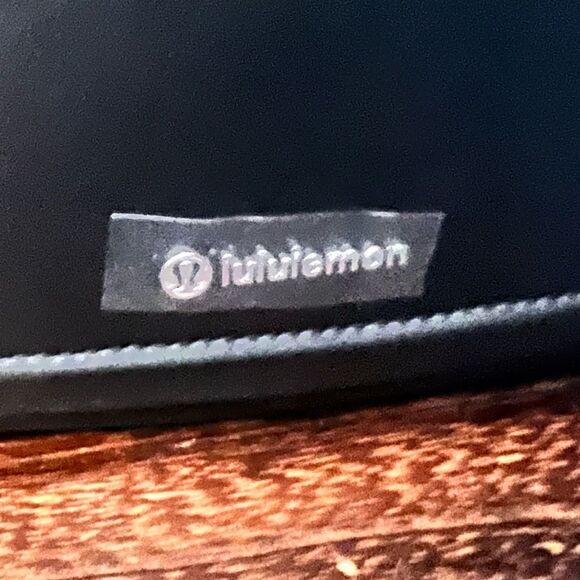 lululemon athletica Cactus Leather Alternative Mini Bag 1.2L in Black. NWT! - Picture 5 of 16